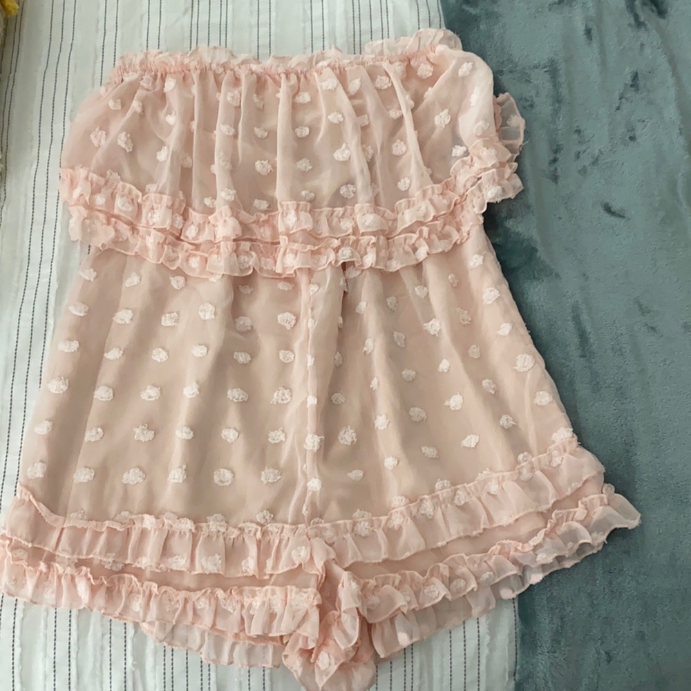 Super cute light pink romper, perfect for summer!
